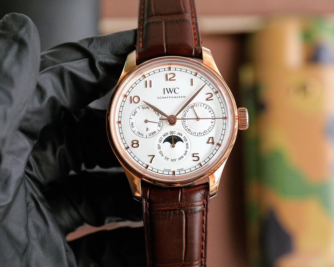 TW Factory's new collection is now available - the latest IWC Portuguese lW344203 watch, which combines time, date, day of the week, true moon phase and month, perfectly replicates all the functions of the original. As the saying goes, "Great in function,