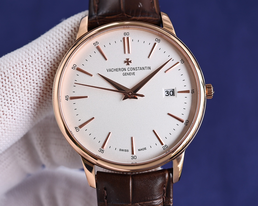 White 1100 Gold 1150[Rose][Rose] Latest recommended Vacheron Constantin VC Heritage 85180 watch, the market's highest replica V4 upgraded version!
1 ? [Case] 40MMX9MM, perfectly round case with slightly curved lugs for a better fit on the wearer's wrist. 
