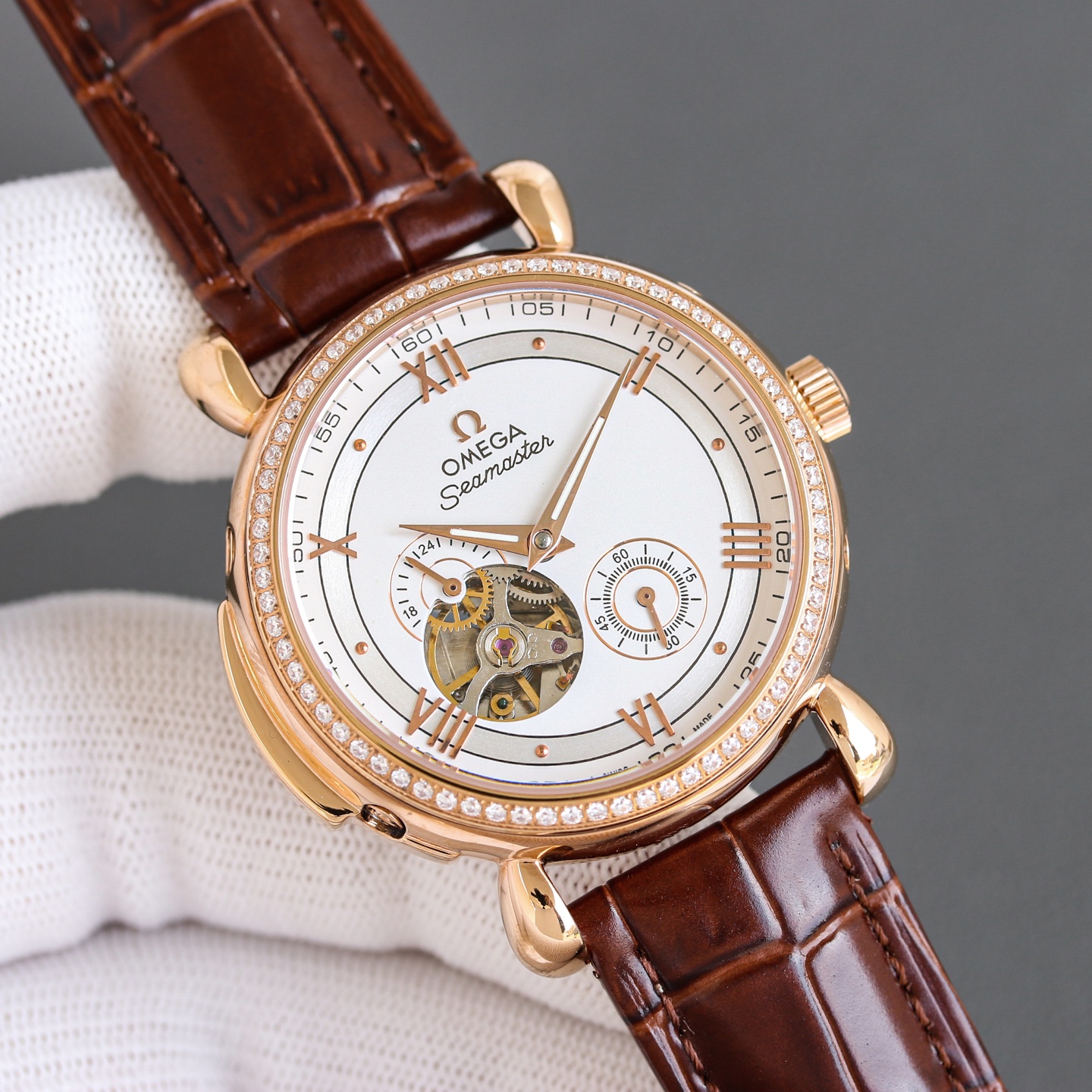 750 gold +50
Omega and Vacheron Constantin have joined forces for a cross-century collaboration to launch a super limited edition watch for the Middle East!
1 ? The TeaLAUREATO collection 99105-41-232-1641A watch, which has taken seven years to complete w