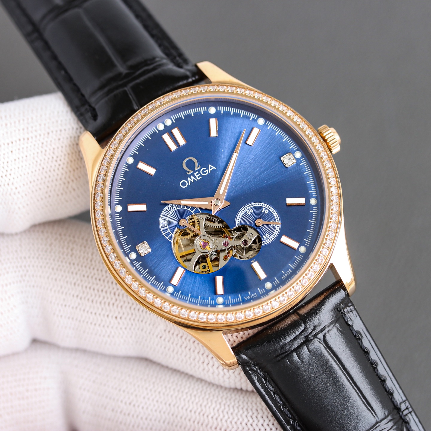 750 gold +50
Omega and Vacheron Constantin have joined forces for a cross-century collaboration to launch a super limited edition watch for the Middle East!
1 ? The TeaLAUREATO collection 99105-41-232-1641A watch, which has taken seven years to complete w