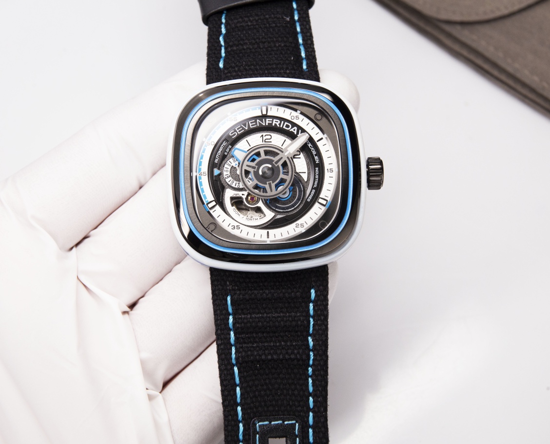 P:640.
Exclusive New seven Friday - P3C/08 Automatic Mechanical Watch Sea Beach Summer ?? Color Spot blue Light up your summer cool outfit Watch combining stainless steel and plastic design Opaque black and water blue transparent moving case like clear se