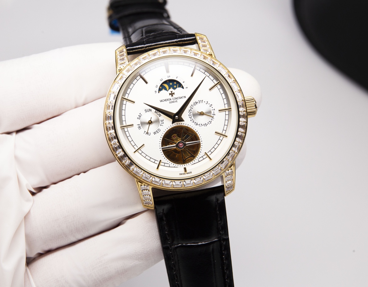 White leather 680. Gold ?20. Steel belt ?20.
Latest release ??? Vacheron Constanti. The one-of-a-kind version of Ge Gong Lou Jiang has once again created a miracle. Classic upgraded version!
?? Paired with a multi-functional moon phase tourbillon mechanic