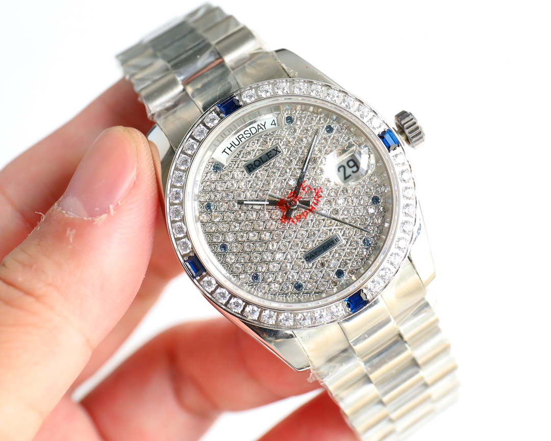 900
Rolex Oyster Perpetual series watch: Starry Sky with Italian zircon and CNC smart high-end mechanical setting! Size 38m/11m imported premium 904L frame! Never fade! Equipped with the original imported Miyoda 8285 movement! Day and date display, 1:1 or