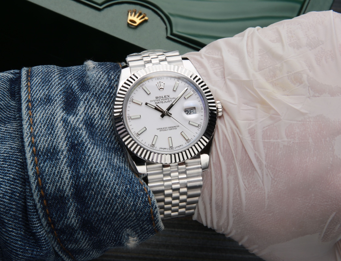 p:1250.
Super strong Rolex Datejust 41mm replica original mold all details strive for perfection New five-bead chain ?? Super transparent sapphire crystal with classic 2824 movement
New product: ROLEX Datejust constantly improves the replication effect, R
