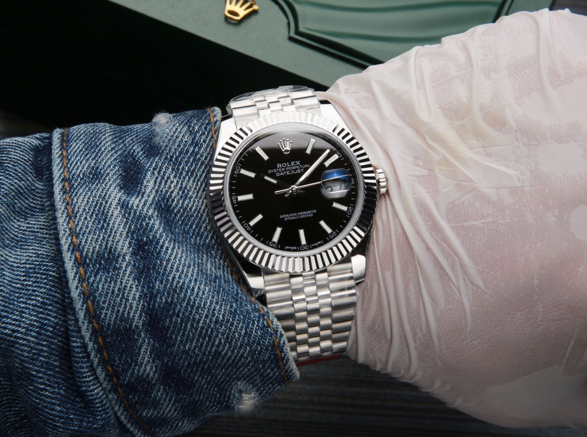 p:1250.
Super strong Rolex Datejust 41mm replica original mold all details strive for perfection New five-bead chain ?? Super transparent sapphire crystal with classic 2824 movement
New product: ROLEX Datejust constantly improves the replication effect, R