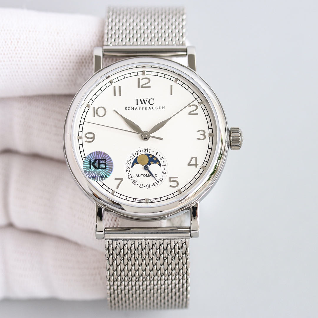 White steel 1500 Rose gold 1550
IWC first introduced the Portofino collection, with pointer calendar function, the most popular simple, elegant and grand dress style watch! The 6-digit dial is the latest calendar dial! [Case] The 39mm case is the same as 