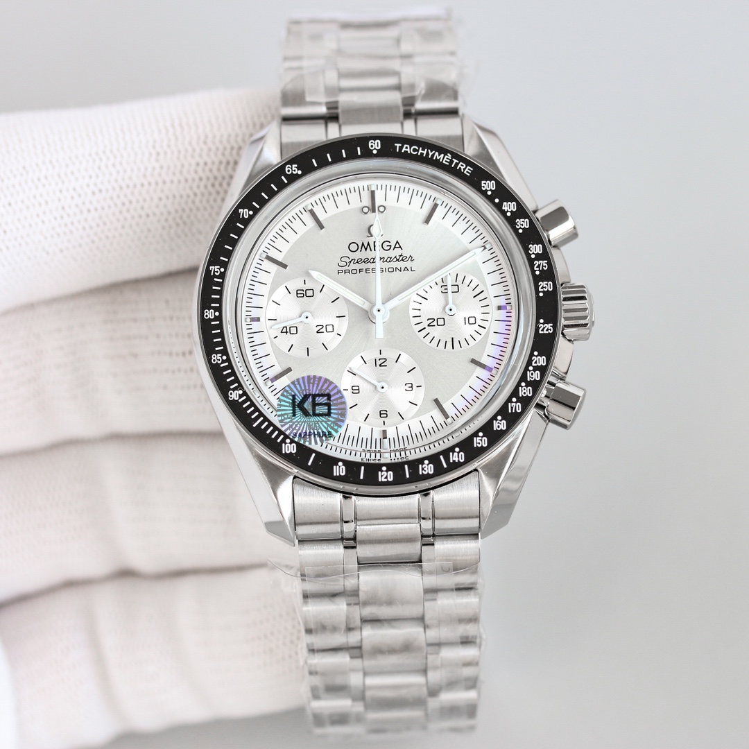 Belt 1600 Steel belt 1700
The Omega Speedmaster "Omega Soul" manual 3861 transparent back latest Moon Landing 4th Generation Speedmaster 310.30.42.50.01.002 is a classic chronograph, size and appearance: 42mm in diameter, 13.6mm thick, with stainless stee