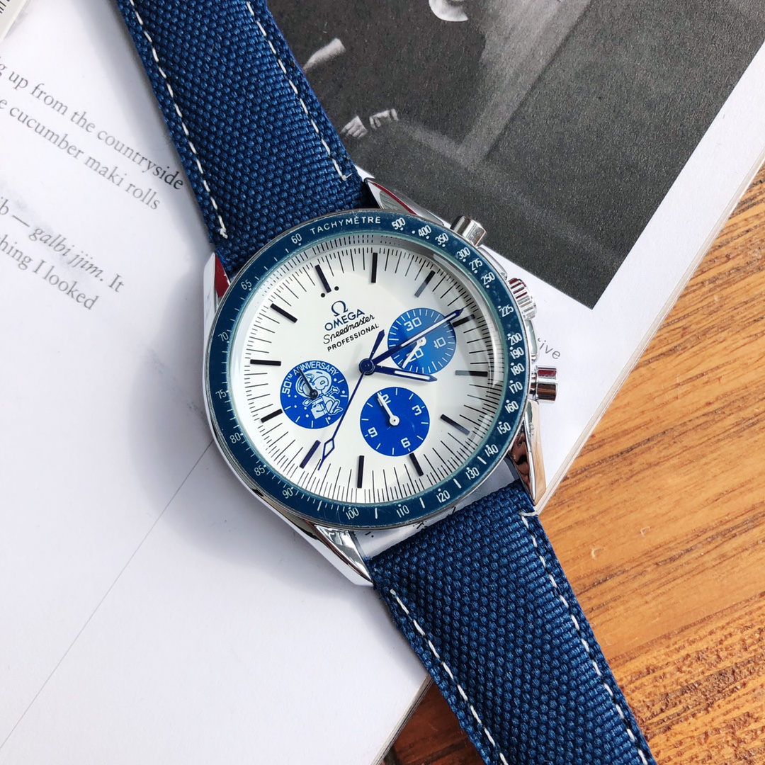 100 Omega Speedmaster Snoopy 50th Anniversary Watch ?? This new model, known as the "Third Generation Snoopy Memorial", has attracted a lot of attention since its launch. The silver dial is adorned with blue PVD-treated pointed hour markers and hands. And