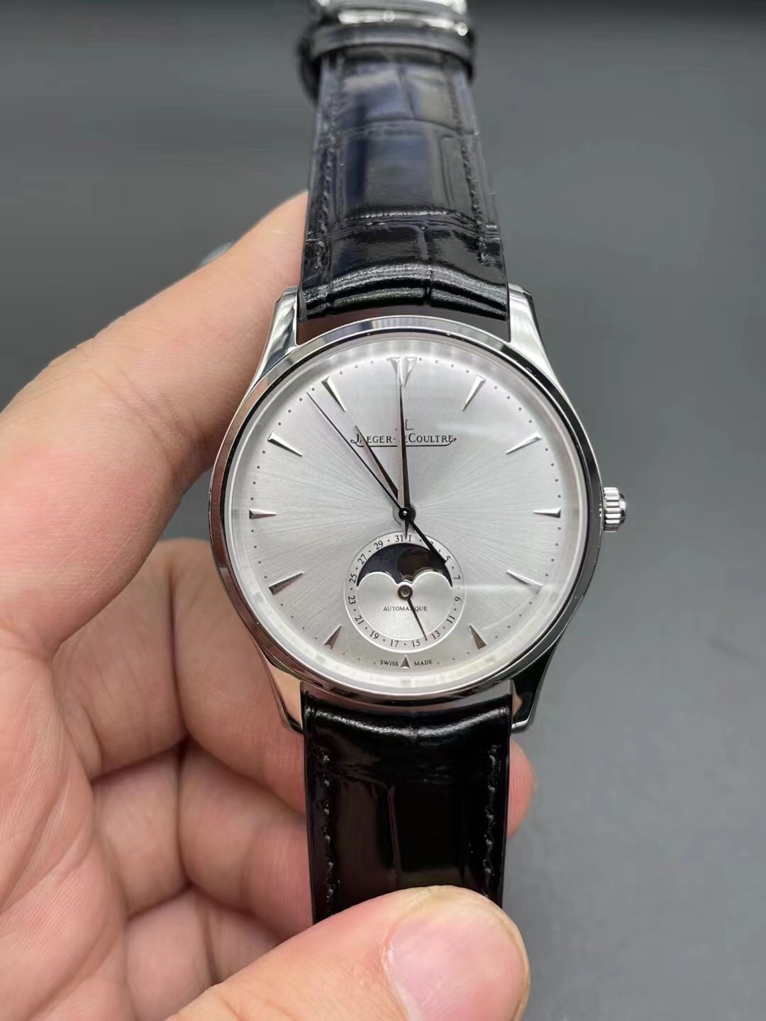 ZF Jaeger-lecoultre JL Master Moon Phase Collection ??RM6 case diameter 39mm x 9.9mm in sync with the original. The sub-dial at six o 'clock features both solar and lunar phases, with the moon phase turning once a month, functioning exactly as the origina