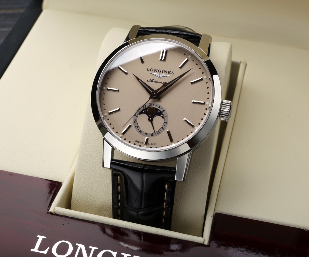 White :1000. Gold ?50.
Taiwan factory 's latest masterpiece Longines Classic Retro collection 1832 model: L4.826.4.92.2 Moon phase watch! Simple elegance exudes composure!
1. The watch size is 40x12mm. Without missing any detail, it meticulously reproduce