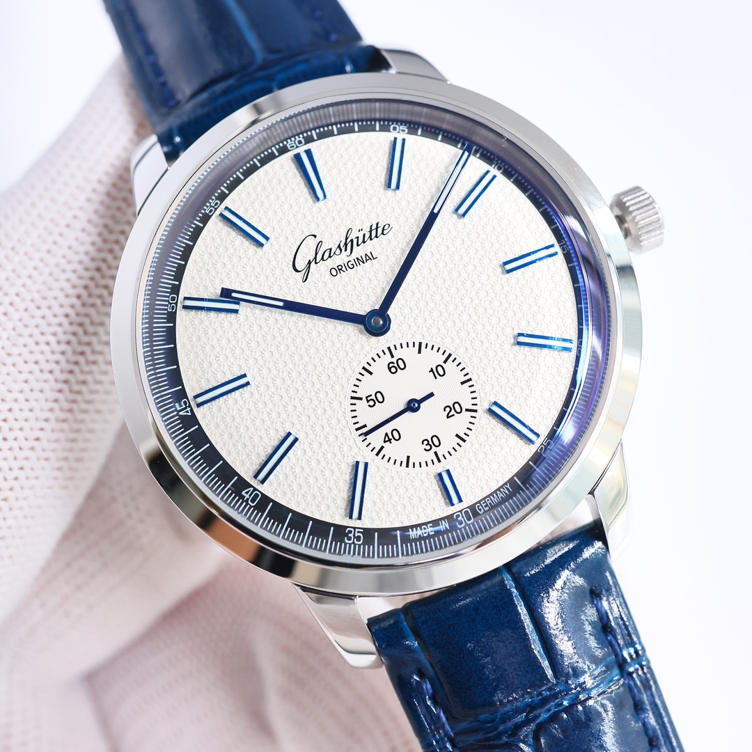 SJ white case 1450 Gold case 1500 diamonds ?50
The top version of Glashutte Original Retro series ??R69 in the TW market is coming strong! The first watch with a separate 6-digit small seconds dial! Here are some of the highlights:
1? Watch 42MM in diamet