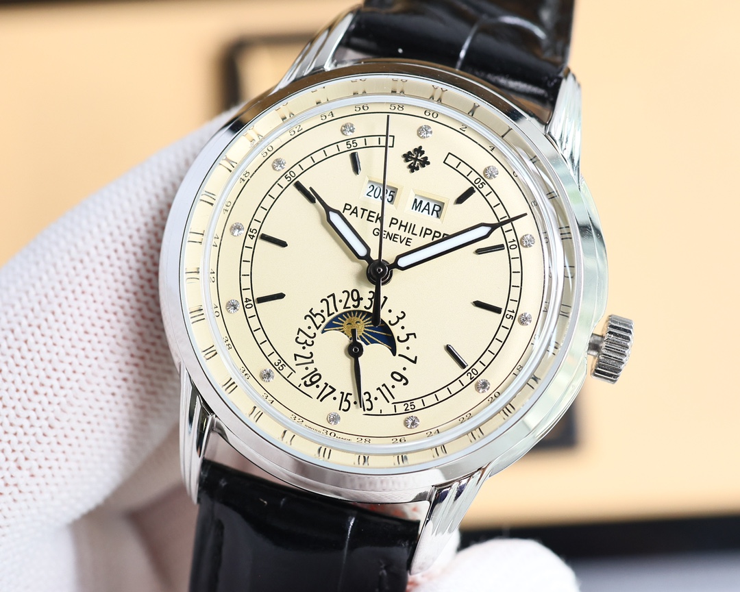 1450. Patek Philippe Super Complication timepiece, perpetual calendar watch, 40mm in diameter, double-layered stainless steel case formed by one-piece stamping, with a pot lid glass for a more three-dimensional effect. The hour and minute hands are based 