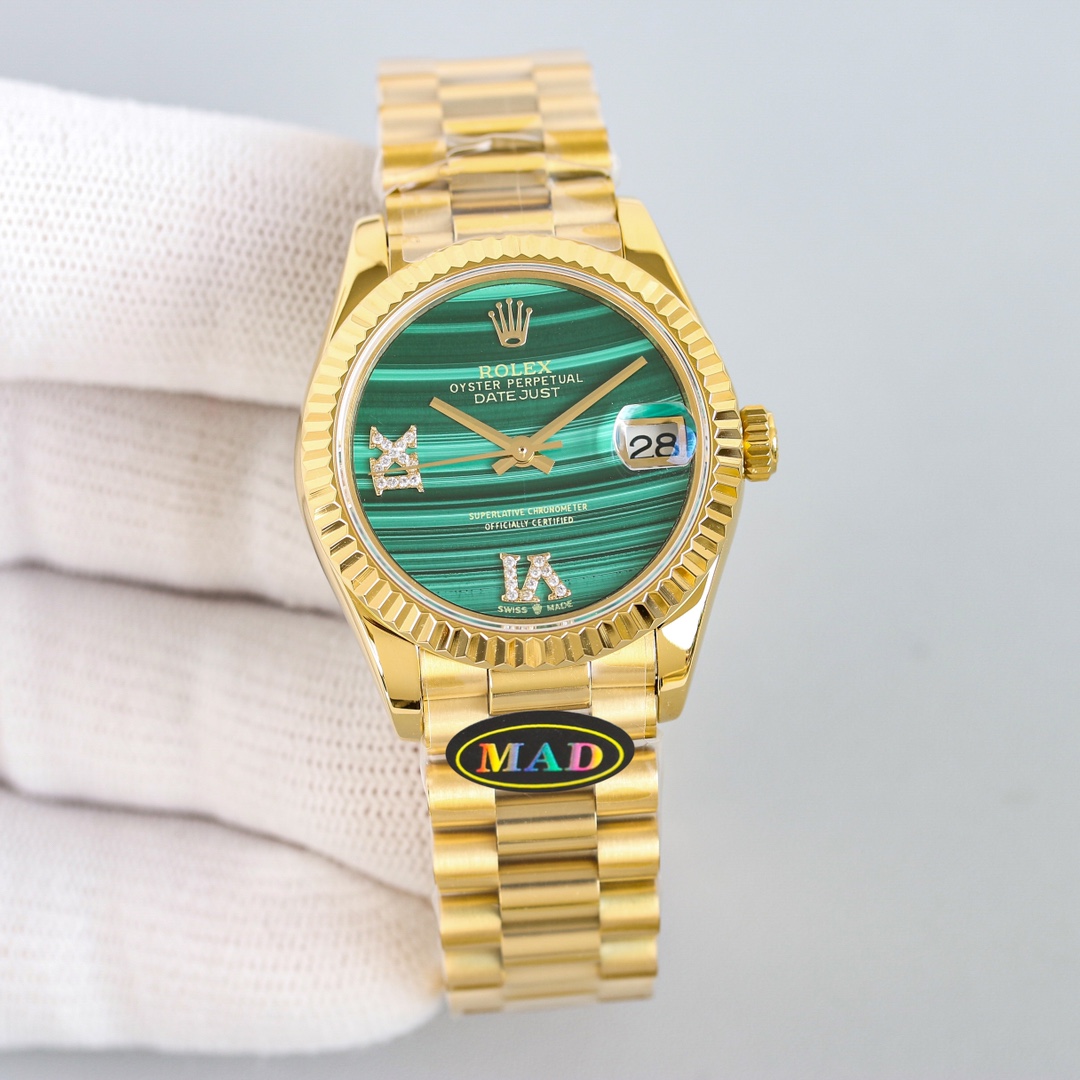 Teeth ring 1750 Diamond ring 1800
MAD - Colorful Log 31 Malachite!
Natural malachite, each one unique

[Oyster case, the symbol of water resistance] The watch has a diameter of 31mm and a thickness of 10.6mm that is the same as the original. The data is g