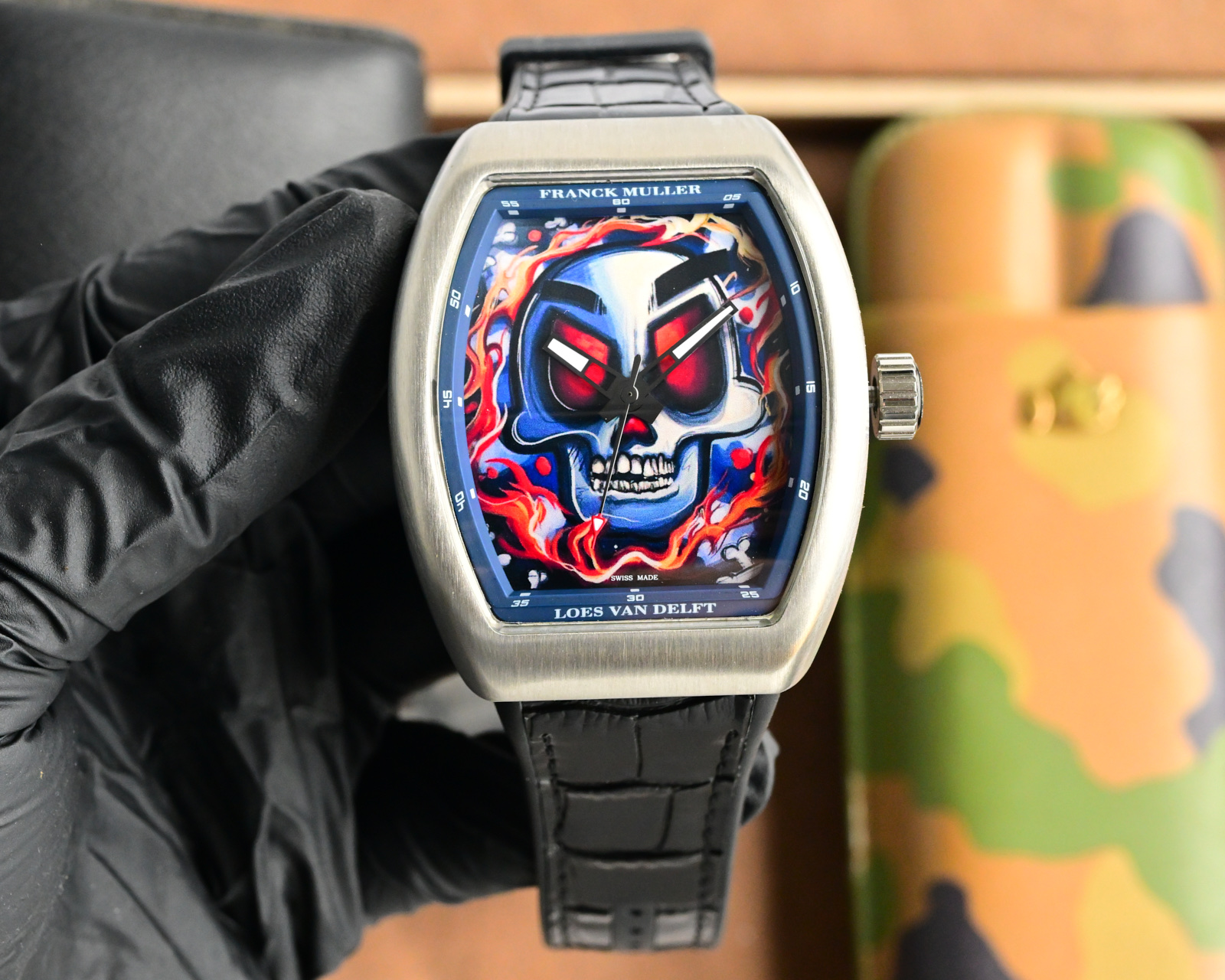 ABF Franck Muller 's new V45 collection blends graffiti art perfectly into its timepieces, showcasing unparalleled creativity and unique charm. The graffiti patterns on the dials, from the limited edition works of the master artist, each stroke is rich in