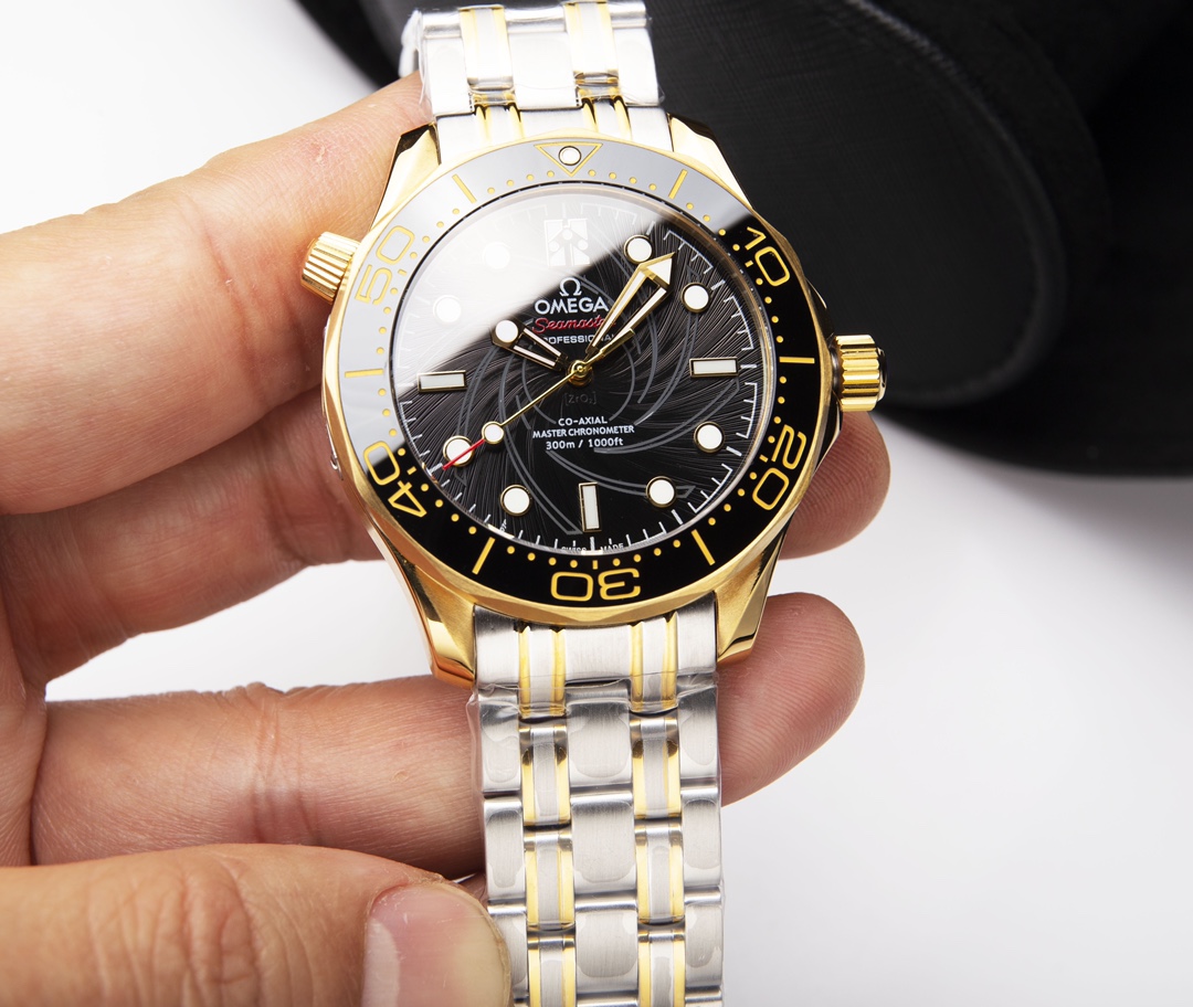 White steel 650.. Gold ?20. Tape ?20.
?? Strongly recommend the latest S factory Seamaster 007 First Anniversary series 300 meters diving watch exclusive quality across the web.
[Movement] Equipped with ?? 's new Japanese original imported Citizen automat