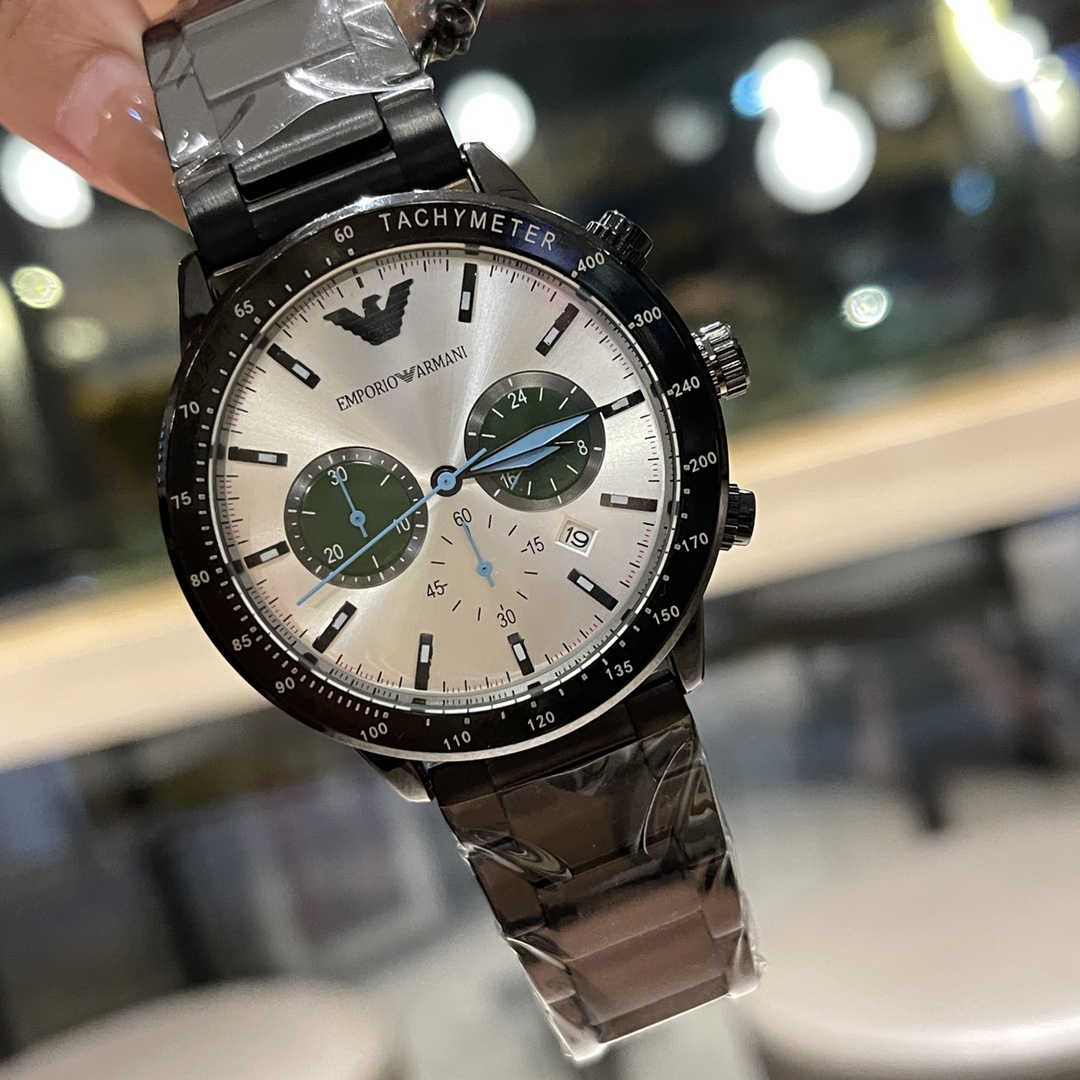 ?? 105
New Armani AR11360/11362/. The multi-functional three-eyes Chronograph for men is equipped with a multi-functional chronograph quartz movement ??, powerful minute chronograph/second chronograph / 24-hour synchronization, stainless steel butterfly c