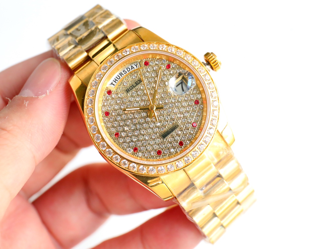 950
Rolex Oyster Perpetual series watch: Starry Sky with Italian zircon and CNC smart high-end mechanical setting! Size 38m/11m imported premium 904L frame! Never fade! Equipped with the original imported Miyoda 8285 movement! Day and date display, 1:1 or