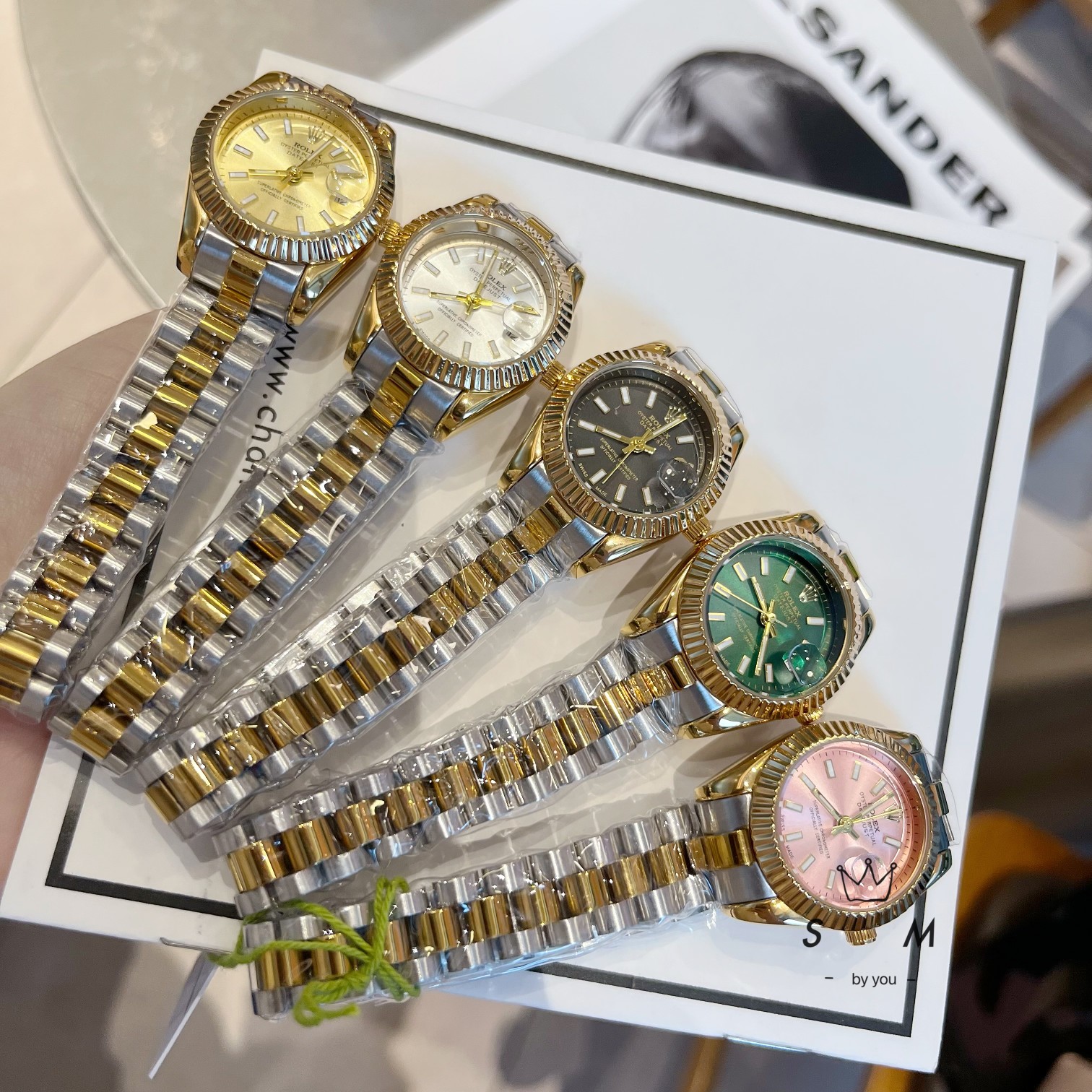 ??105 New style recommendation ??
Rolex 28mm exquisite small watch spiral back cover women 's striped dial bestselling recommendation design shows unique noble elegance goddess temperament! 316 stainless steel paired with a butterfly clasp, a style that i