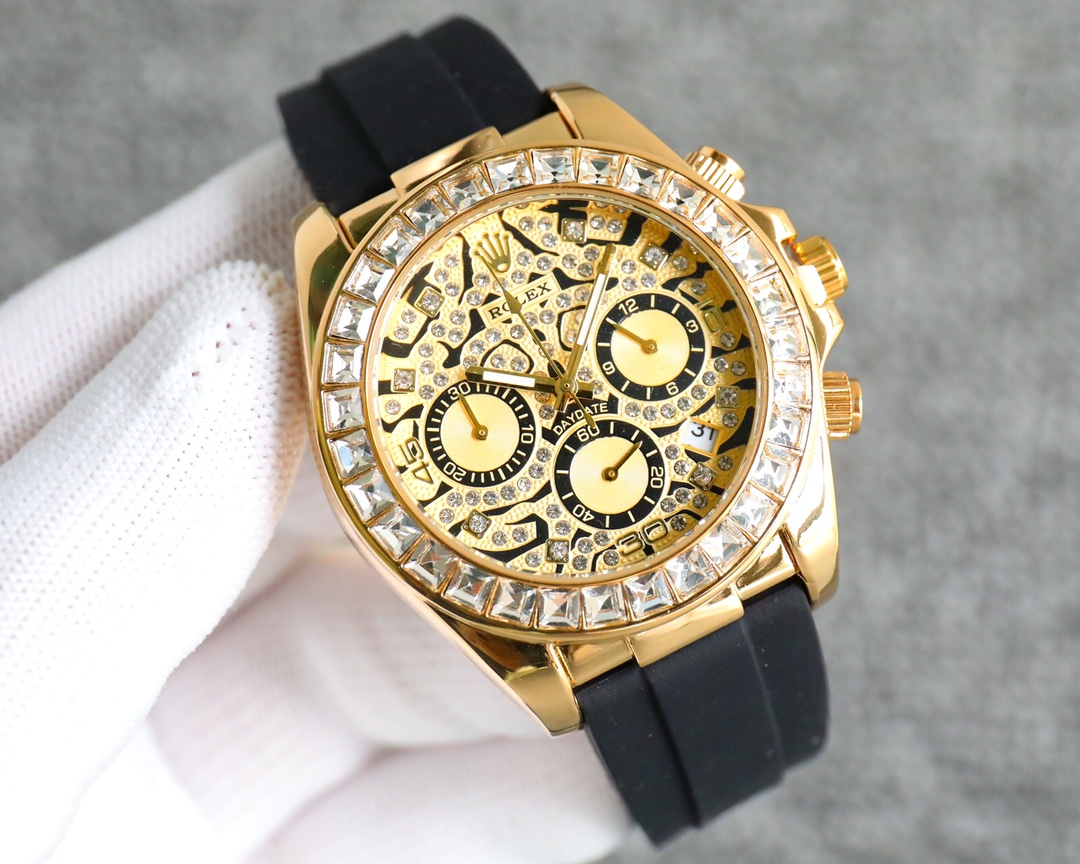 ??105 True six needle
Rolex Cosmograph Daytona! Imported quartz movement, mineral super glass, steel strap, comfortable to wear! 40mm in diameter ? ?, colour more prominent, shine brighter!