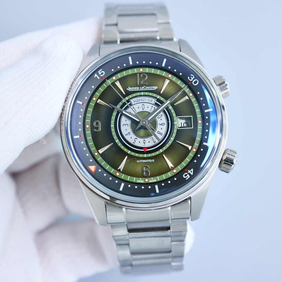 Uni-president 1550
Jaeger-LeCoultre/410257J/42mm/ Alarm watch
The Jaeger-lecoultre Master 410257J calendar watch, JL., features a Japanese 9015 movement with a three-year zero repair guarantee
A highly modern double crown design, paired with sleek lines t