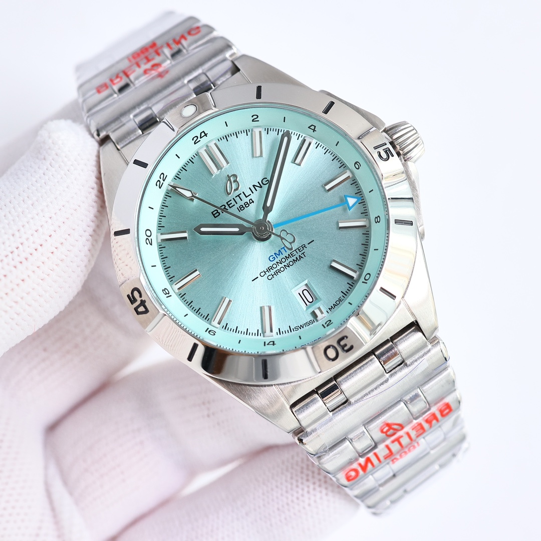 SJ 1800
BREITLING, Mechanical Chronograph series A32398101M1A1! (Chronomat Automatic GMT 40) Big comeback! ??R28
1 ? This dual time zone watch has a simple and sharp dial and clear time reading. The six dial color options - black, blue, green, white, soot