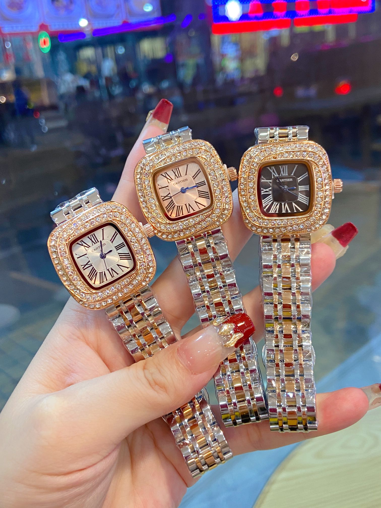 ??110 Ballon Bleu de Cartier Cartier Ballon Bleu Luxury Collection, versatile 33mm, simple yet tasteful, discarding the elaborate and flamboyant embellishments that are popular in modern times, reinterpreting beauty with simplicity, creating exclusive hig