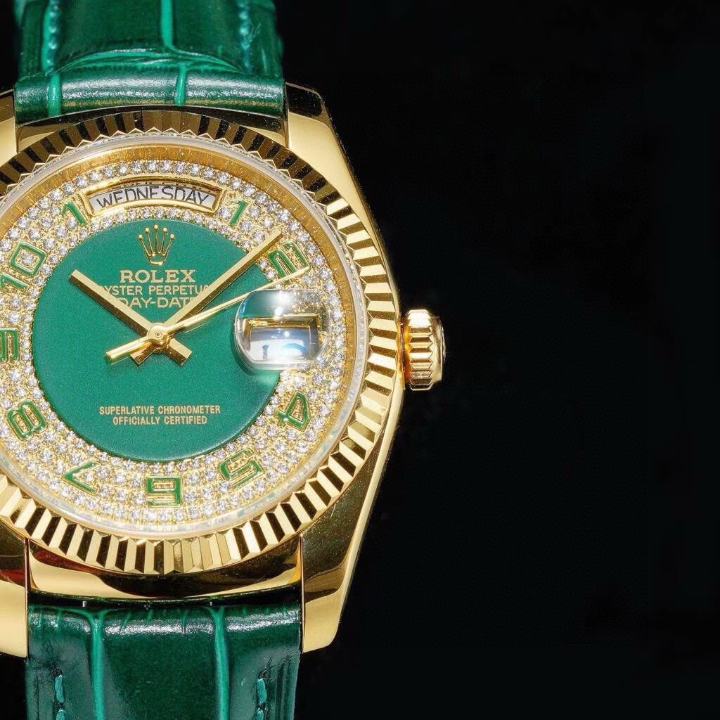 From TR 1300
ROLEX Datejust series ???XF3 Sparkling Rolex is here! [Color](The ROLEX should have gold and diamonds) Rolex day-date 36mm series 118138 Leather strap green enamel Starry sky in small quantities! The Rolex starry sky is like a shining star am