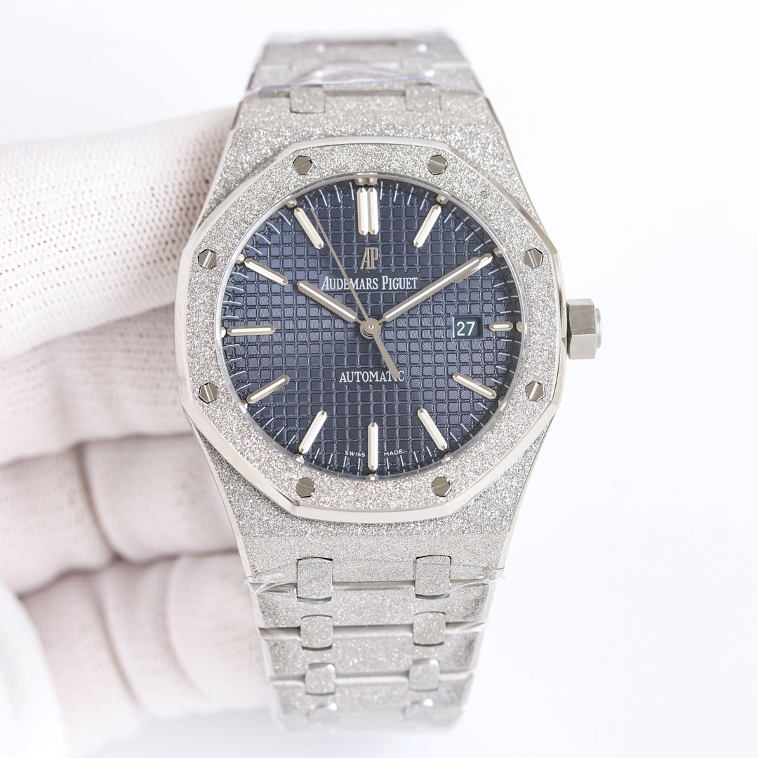 By TW White Frost 1900 Gold Frost 1950
Audemars Piguet AP Royal Oak Frost Gold Edition - 41mm ???R39 makes a stunning debut: Removing excess from the deck of the movement to make it more skeletonized - achieving the peak of steel watches - powerfully defe