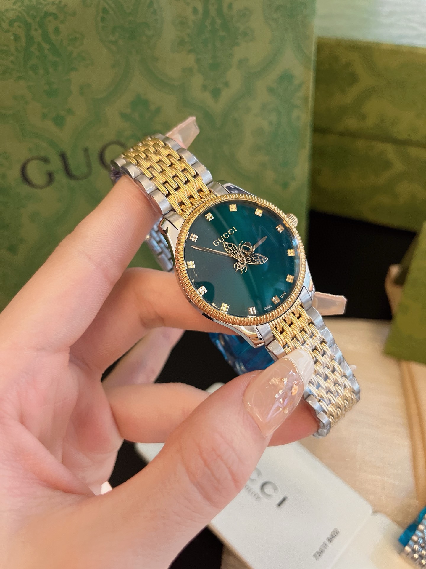 ??330 Gucci new Bee! The highest quality of the original piece! Gucci 's new G-Timeless Slim collection watches, the overall design is so good, so I have to come here right away to plant some grass for everyone! The main style features are pleasing and ch