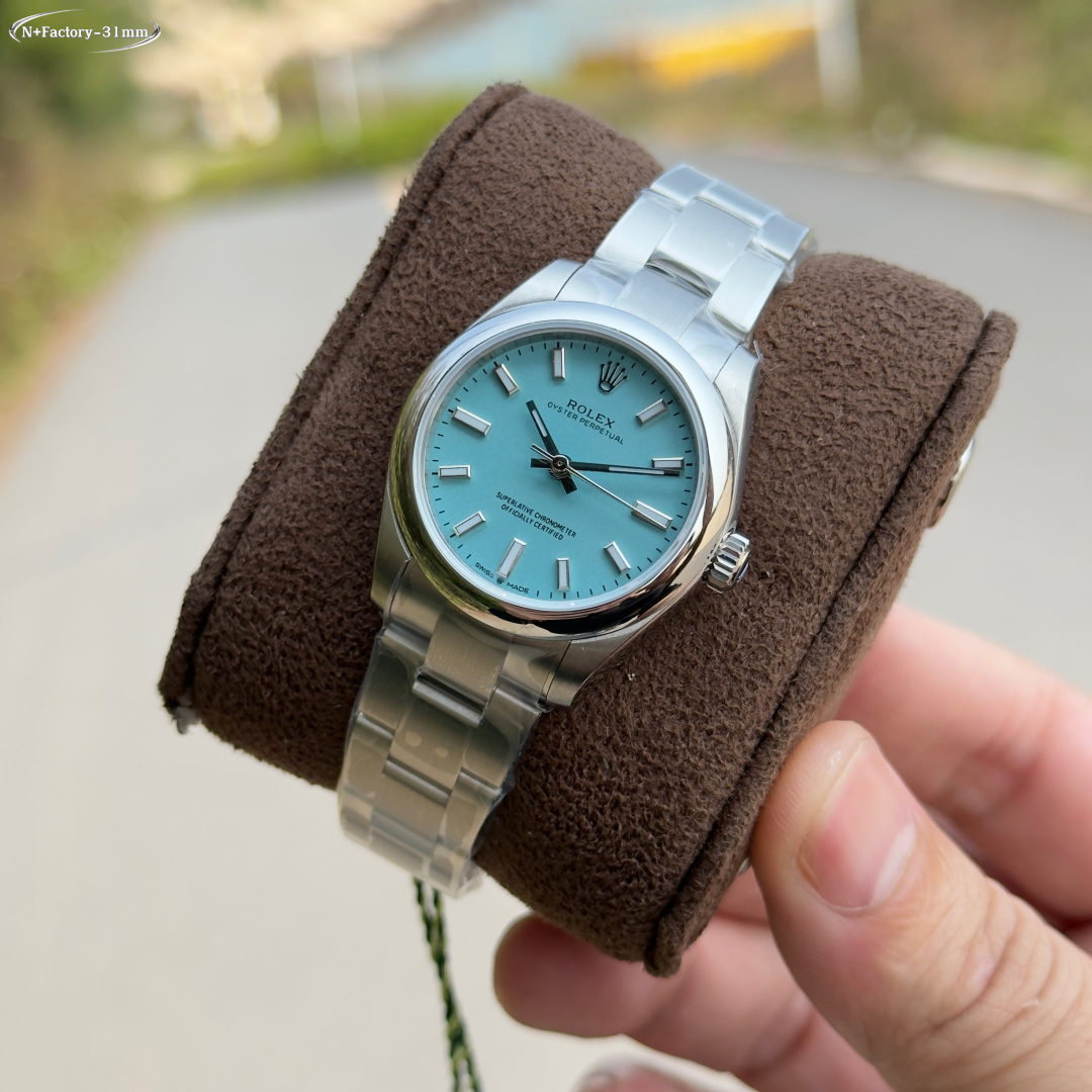 1350
N+ New factory
Rolex Oyster Perpetual 31m series,
1. Paired with the 2232 movement, in sync with the original without extra calendar positions, stable and reliable quality,
2. The same size as the original 31m/11m,
3. Polished lettering, top-grade Sw
