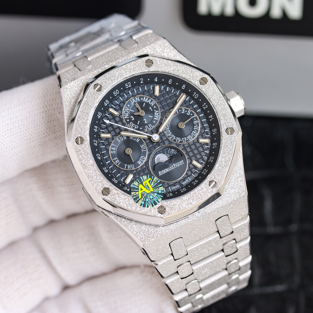 AP Audemars Piguet Royal Oak Frost-gold version, 41mm King of steel "Audemars Piguet 26574 series (frost-gold custom edition), the most important strap of the steel band watch, TWF factory uses the original strap mold to make the strap have a fine brushed