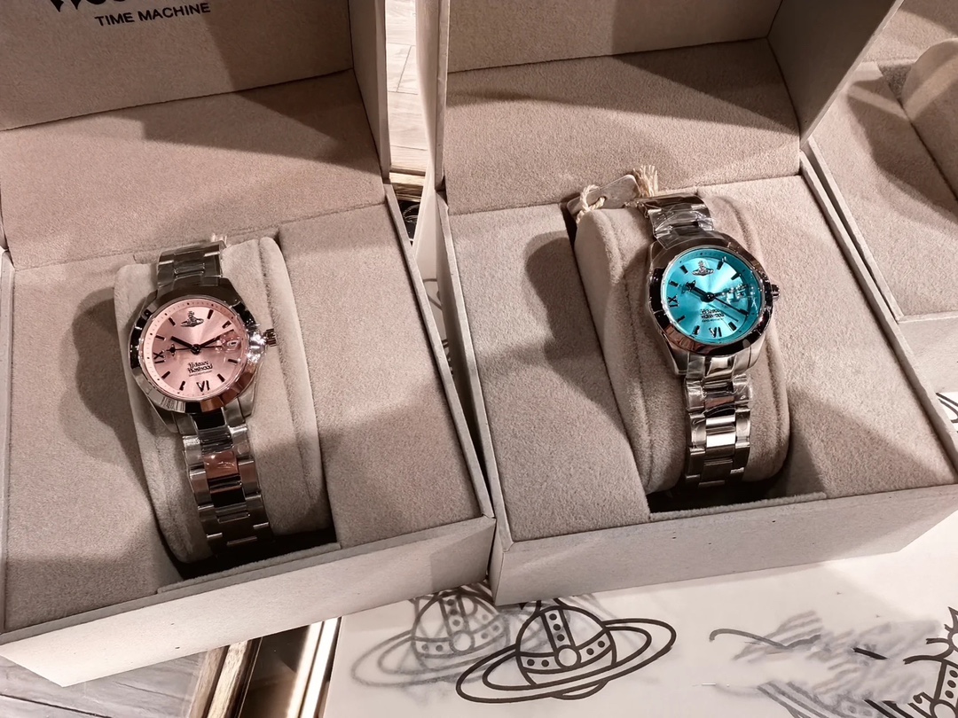 110viviennewestwood, stainless steel quartz women 's watch, classic sunray pattern, silver dial with fine texture, dial with Roman scale embossed Saturn logo at 12 o 'clock, 28MM, first hand in stock