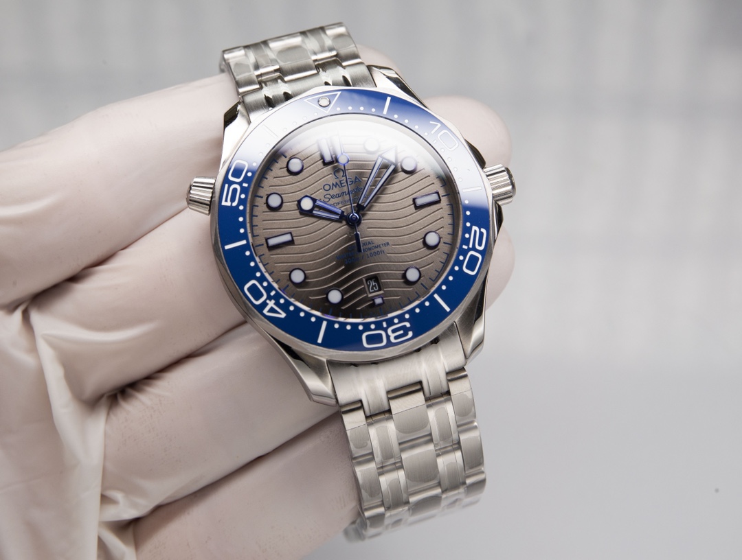 - White steel 730. Gold ?20.
?? Strongly recommend S factory Seamaster 300M diving watch exclusive deck quality on the Internet.
[Movement] ?? New Japanese original imported Citizen automatic mechanical movement with the latest 8800 deck, all metal, all g