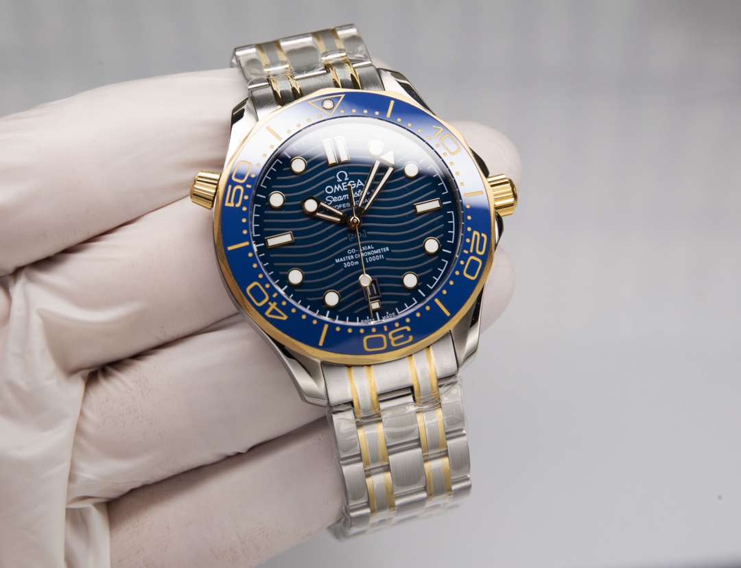 - White steel 730. Gold ?20.
?? Strongly recommend S factory Seamaster 300M diving watch exclusive deck quality on the Internet.
[Movement] ?? New Japanese original imported Citizen automatic mechanical movement with the latest 8800 deck, all metal, all g