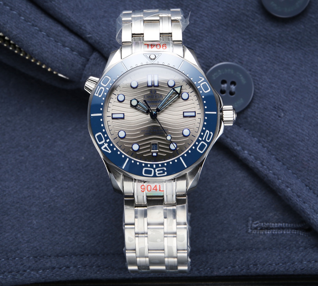 White steel P: 590. Gold ?20.
Hit market ?? After two years of repeated sampling, always adhering to the upgraded concept of practicality, no best, only better, the Omega Seamaster 300 series has once again reached its peak! 2021 Official Strong recommend