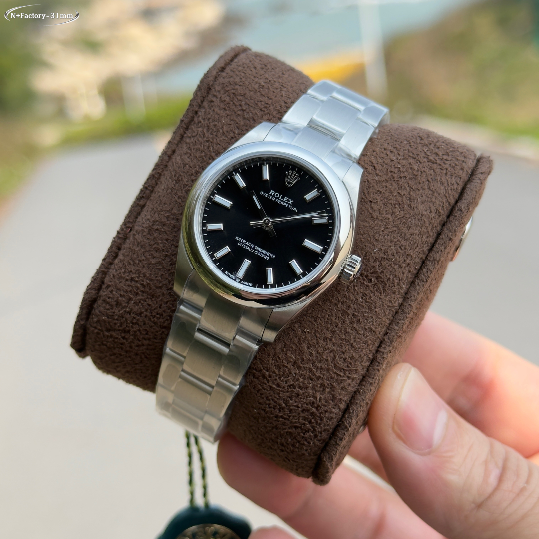 1350
N+ New factory
Rolex Oyster Perpetual 31m series,
1. Paired with the 2232 movement, in sync with the original without extra calendar positions, stable and reliable quality,
2. The same size as the original 31m/11m,
3. Polished lettering, top-grade Sw
