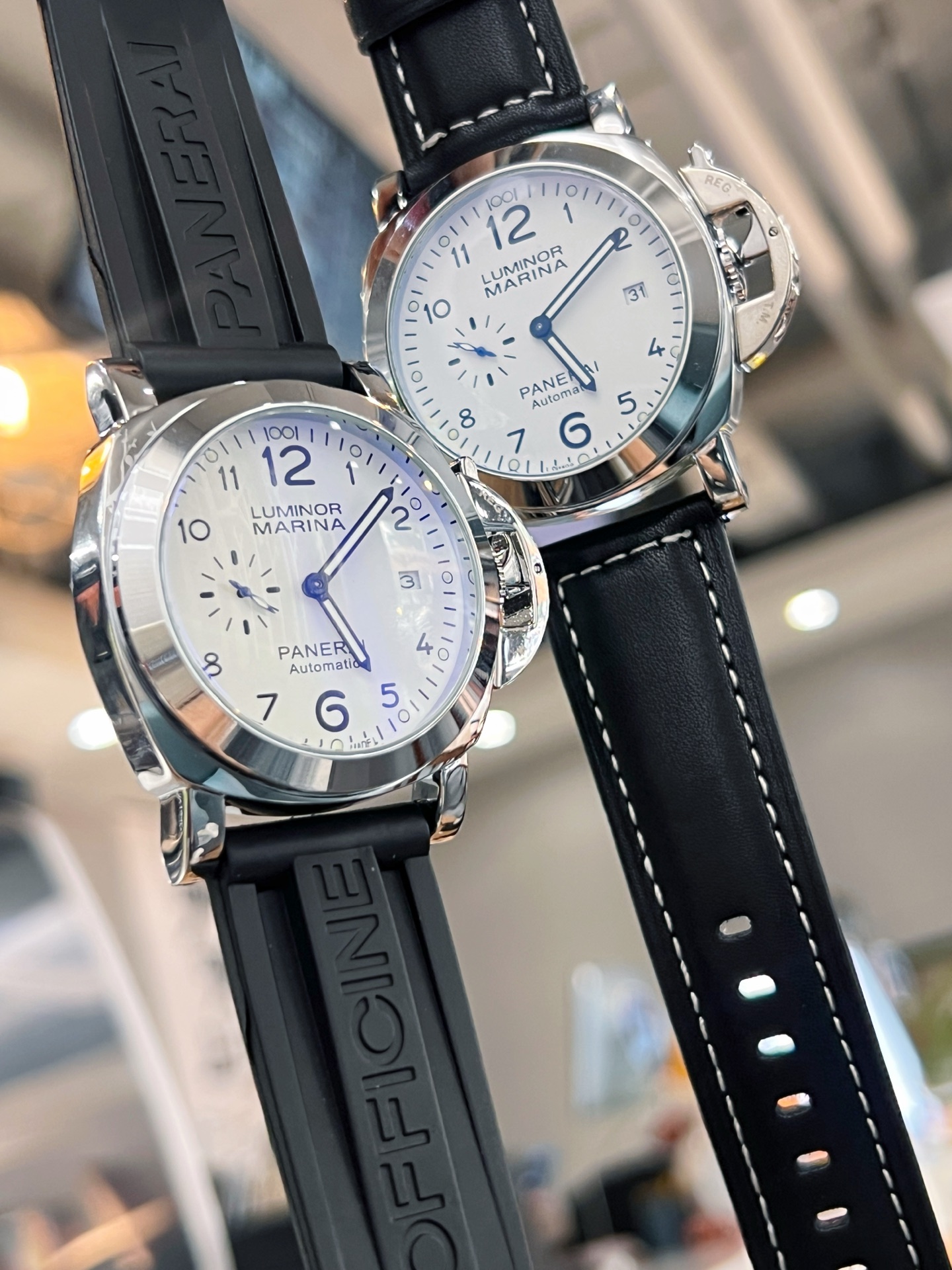 ?? 115
PANERAI Men 's watch ? Super luminous ?? Type: 2-hand single handle series Elegant and powerful Men' s watch Cowhide strap comfortable and breathable. Movement: Imported quartz movement Mirror: Blue mineral crystal glass. Size: 44mm in diameter. 3 