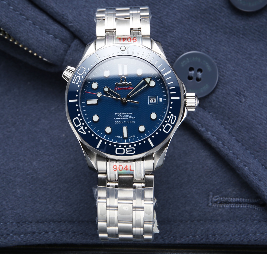 White steel P: 590. Gold ?20.
Hit market ?? After two years of repeated sampling, always adhering to the upgraded concept of practicality, no best, only better, the Omega Seamaster 300 series has once again reached its peak! 2021 Official Strong recommend