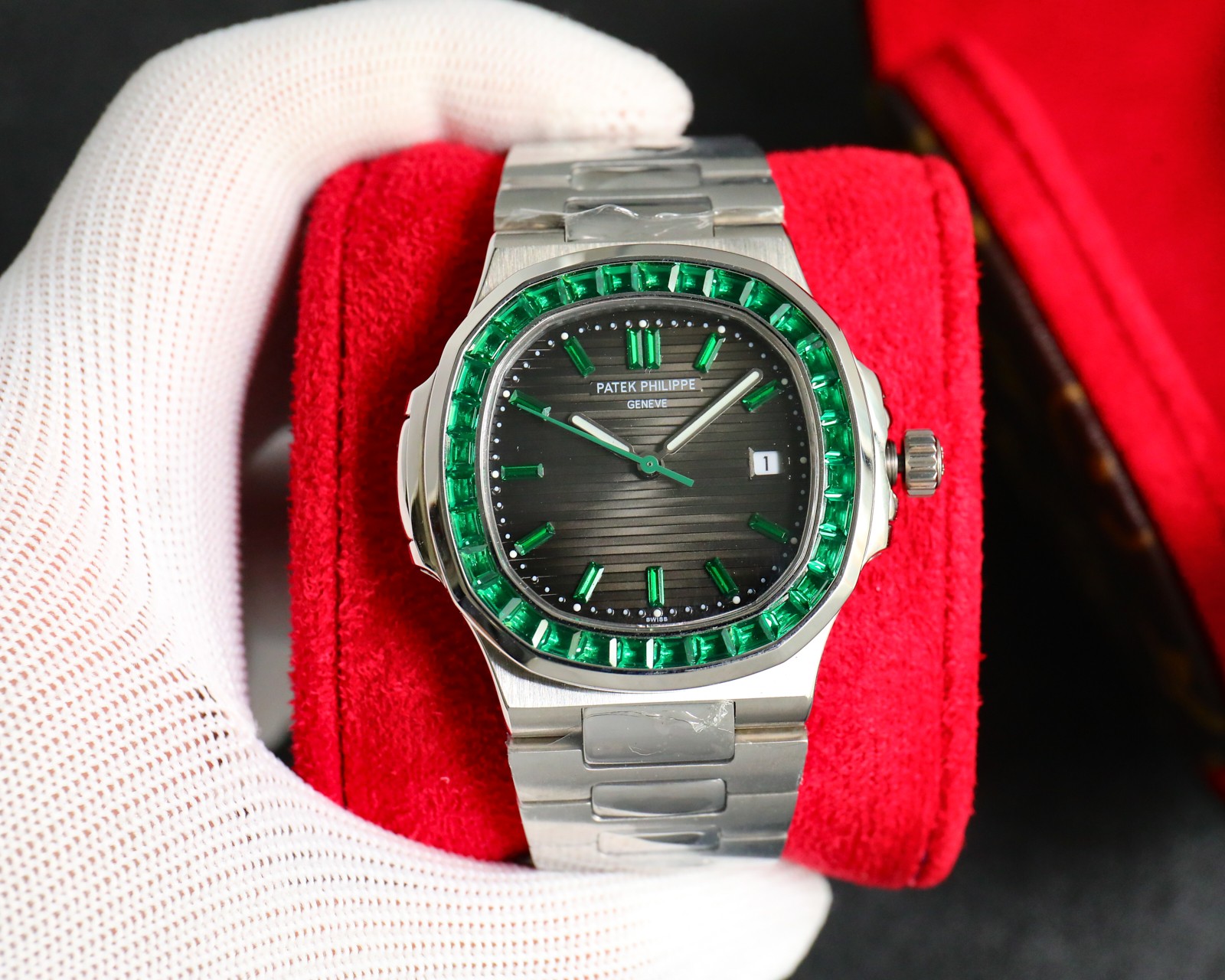 1600
??PP Patek Philippe Jewels, COMPLETE colors, colors SUPREME and NOBLE T square diamond-encrusted bezel literal steel band - Patek Philippe Nautilus 5711 Diamond-Encrusted Limited Edition collection
From SF, for your most luxurious experience
The perf