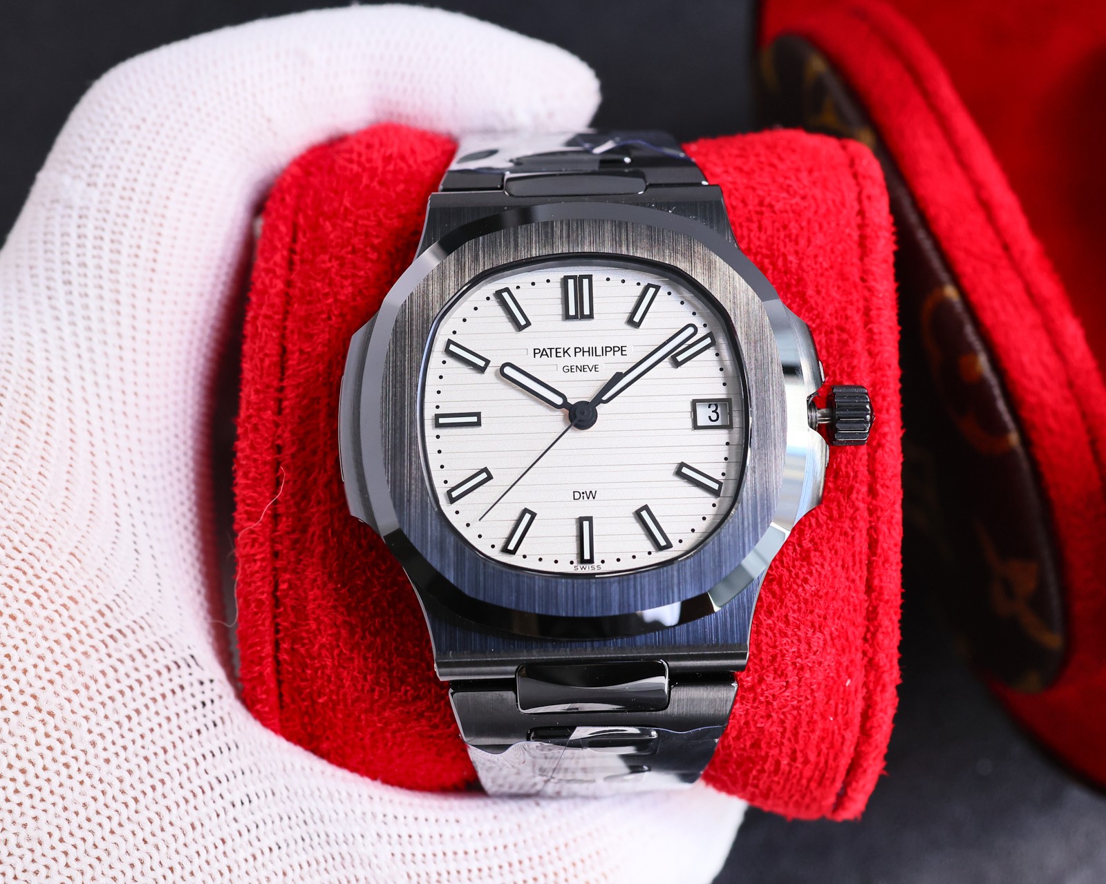 2800
?? Sex ratio high top quality AMG from AMG collaboration DiW-AET
Patek pp5711 AET German modification, Nautilus pp family, super high appearance level style unisex matching clothes good helper, GOOD-LOOKING, absolute appearance level peak, you can be