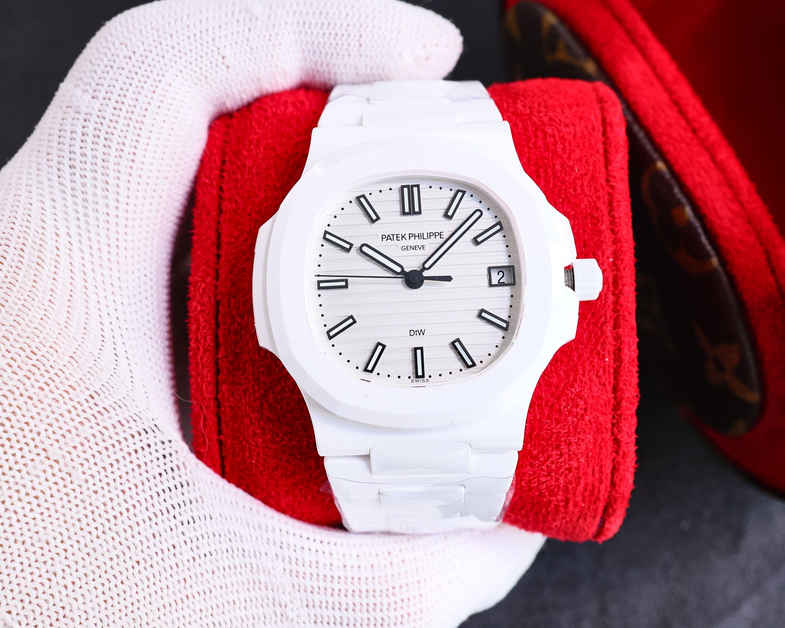 2800
?? Sex ratio high top quality AMG from AMG collaboration DiW-AET
Patek pp5711 AET German modification, Nautilus pp family, super high appearance level style unisex matching clothes good helper, GOOD-LOOKING, absolute appearance level peak, you can be