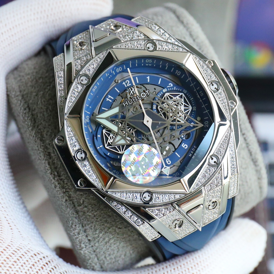 - 1700
HBF FACTORY HUBLOT
The new Big Bang Sang Bleu II tattoo watch, once again in collaboration with renowned tattoo studio Sang Bleu, presents another tattoo ll watch ingeniously conceived with geometric shapes, perfectly embodying the brand's ambition