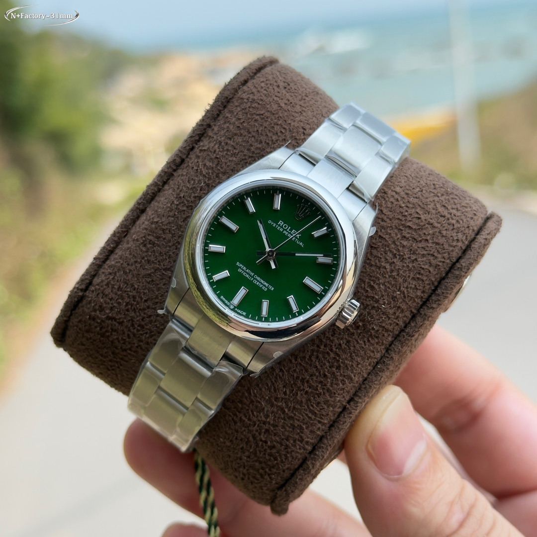 1350
N+ New factory
Rolex Oyster Perpetual 31m series,
1. Paired with the 2232 movement, in sync with the original without extra calendar positions, stable and reliable quality,
2. The same size as the original 31m/11m,
3. Polished lettering, top-grade Sw