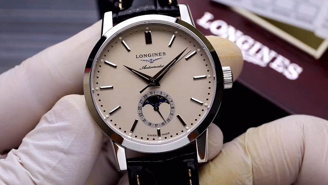 White :1000. Gold ?50.
Taiwan factory 's latest masterpiece Longines Classic Retro collection 1832 model: L4.826.4.92.2 Moon phase watch! Simple elegance exudes composure!
1. The watch size is 40x12mm. Without missing any detail, it meticulously reproduce
