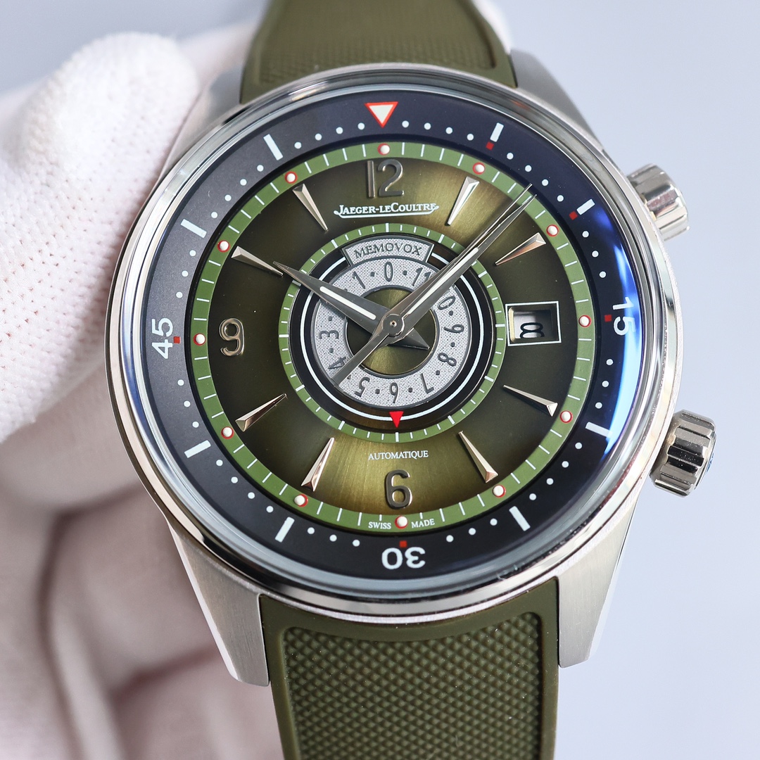 Uniform 1450
Jaeger-LeCoultre/410257J/42mm/ Alarm watch RW4
The Jaeger-lecoultre Master 410257J calendar watch, JL, features a Japanese 9015 movement with a three-year no-repair guarantee
A highly modern double crown design, paired with sleek lines that a