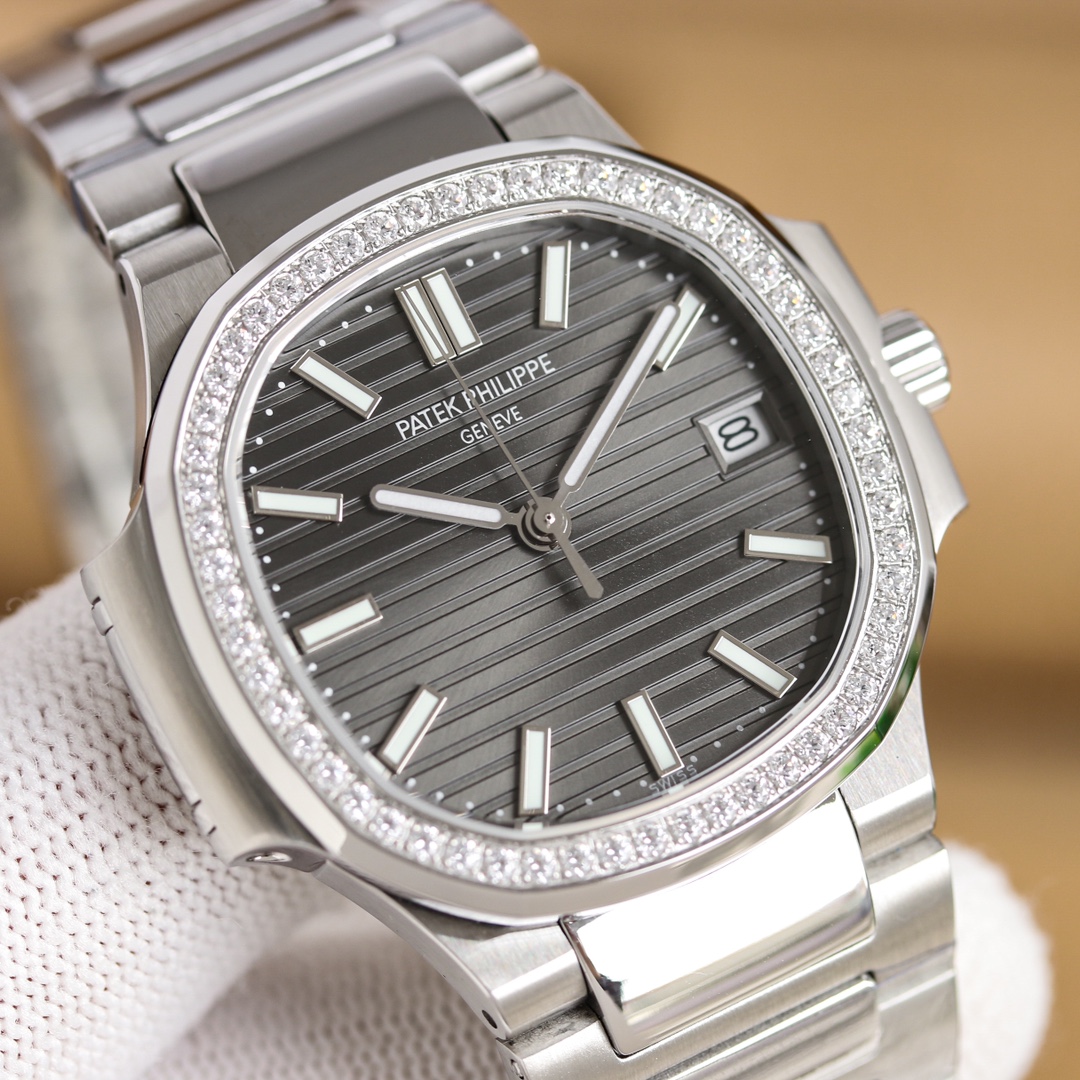 - White 1400 rose 1500 diamond ring plus 50
The PP5711 Nautilus for women is highly recommended at the end of 2024. Welcome to compare the details:
1 ? with custom 9015 modified Cal.324sc automatic movement, power reserve 45 hours, frequency 28,800 per ho