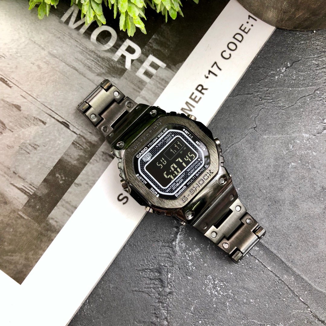 120
The top-of-the-line Casio gold GMW-B5000D-1JF/B5000 35th Anniversary square steel band watch has been polished and polished with great care, giving it a very high-end texture. After the classic G-Shock case is metallized, it exudes a futuristic and ma