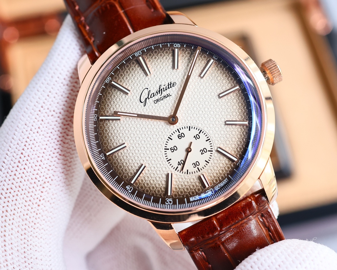 1450 rose 1500 diamonds +50. [TW Factory2023 Wall Crack Recommendation] Market top Edition Gra. Sutti's original retro collection is back! The first watch with a separate 6-position small seconds dial! Here are some of the highlights:
1? Watch 42MM in dia