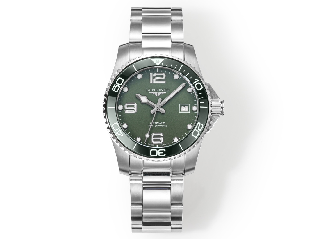 ??TWS The king of sex ratio - Longines Conquest, the king of the water, glory has come. Cut through the waves, forge ahead. TWS products must be of high quality.
[Case] The watch measures 41X12mm. The 316L stainless steel case is flawless and exquisitely 