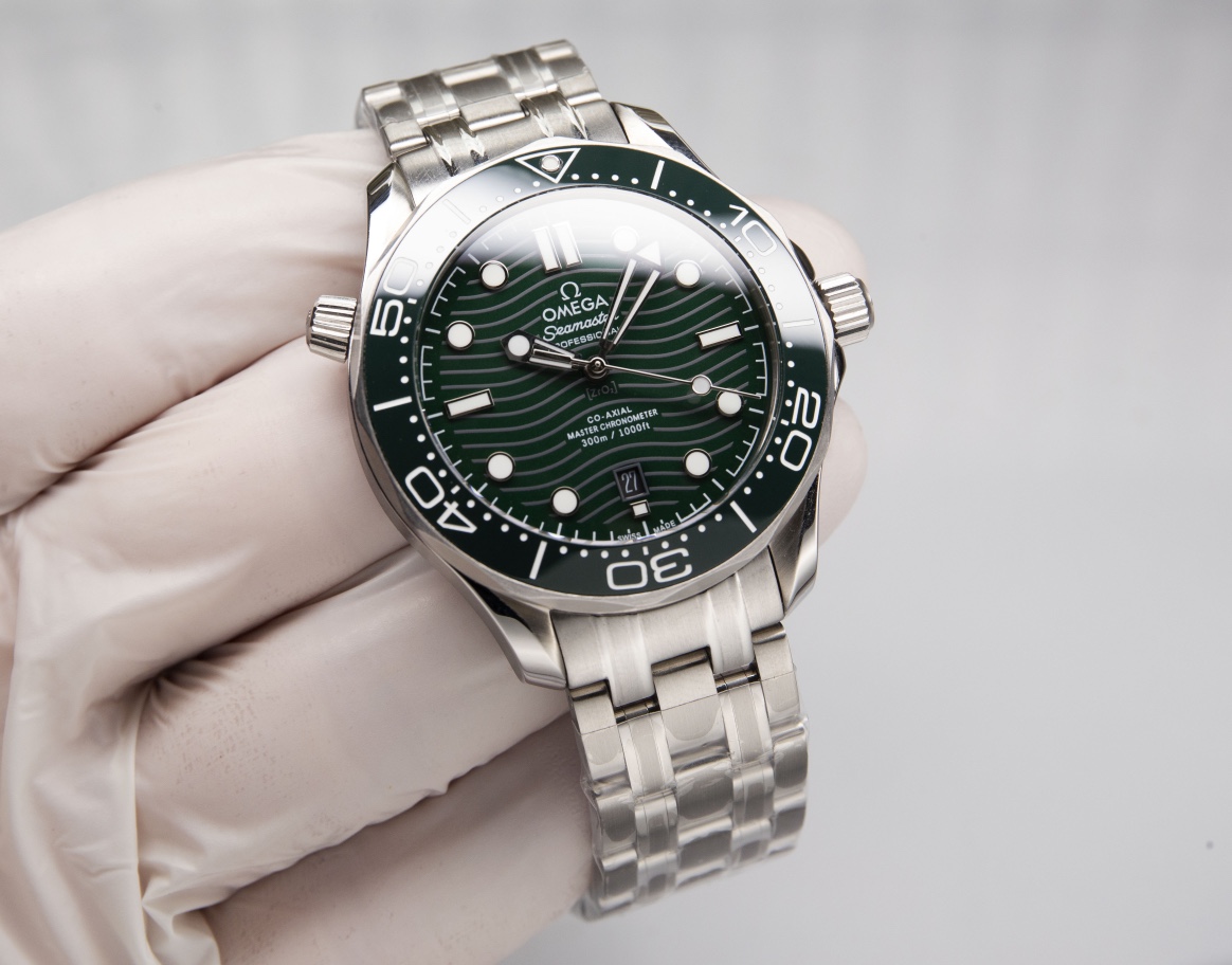 - White steel 730. Gold ?20.
?? Strongly recommend S factory Seamaster 300M diving watch exclusive deck quality on the Internet.
[Movement] ?? New Japanese original imported Citizen automatic mechanical movement with the latest 8800 deck, all metal, all g